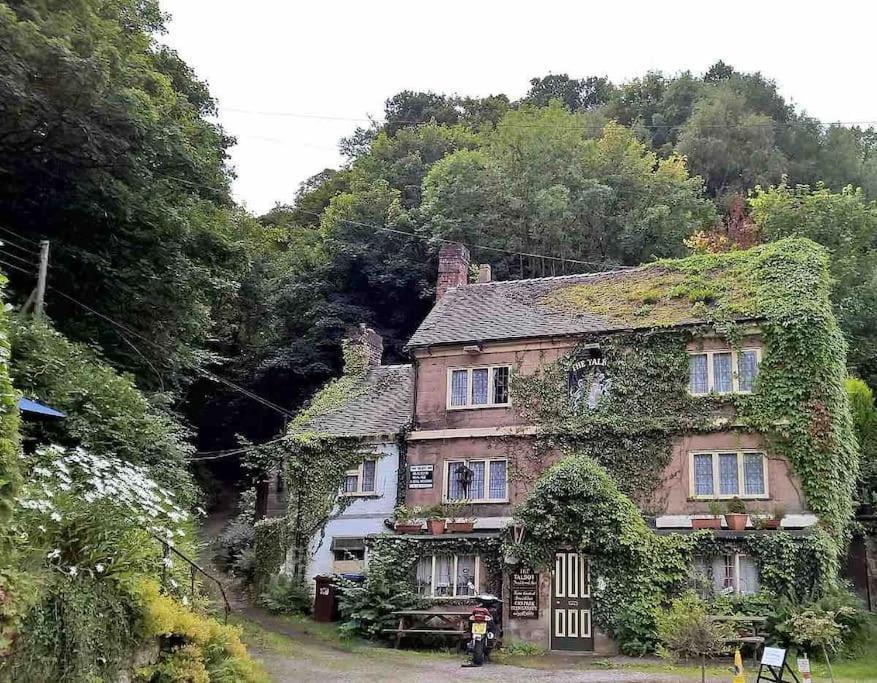 Woodbine Cottage-Part Of Alton Cottages Exterior foto
